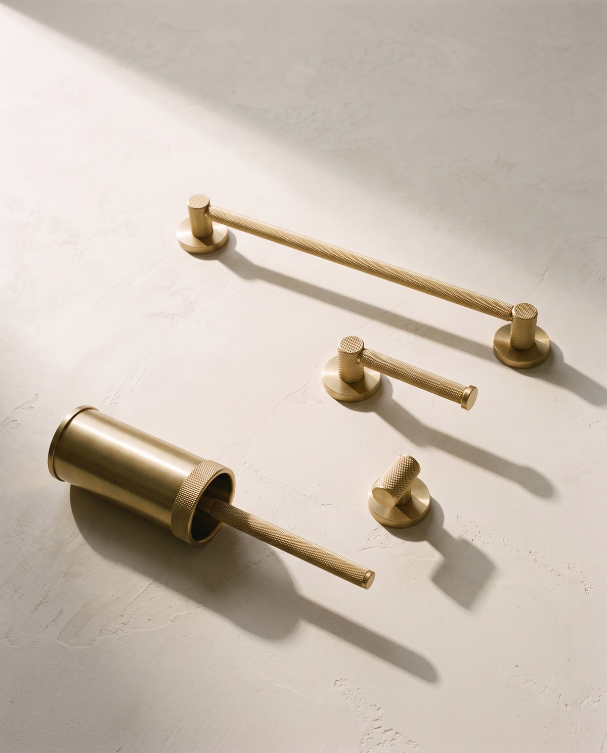 Varen Knurled Brass Bathroom Set