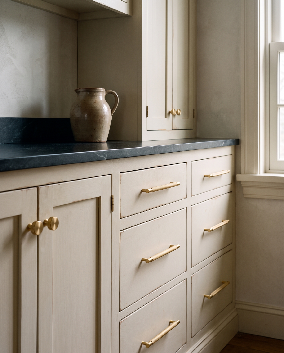 Pavia Cross-Knurled Brass Series