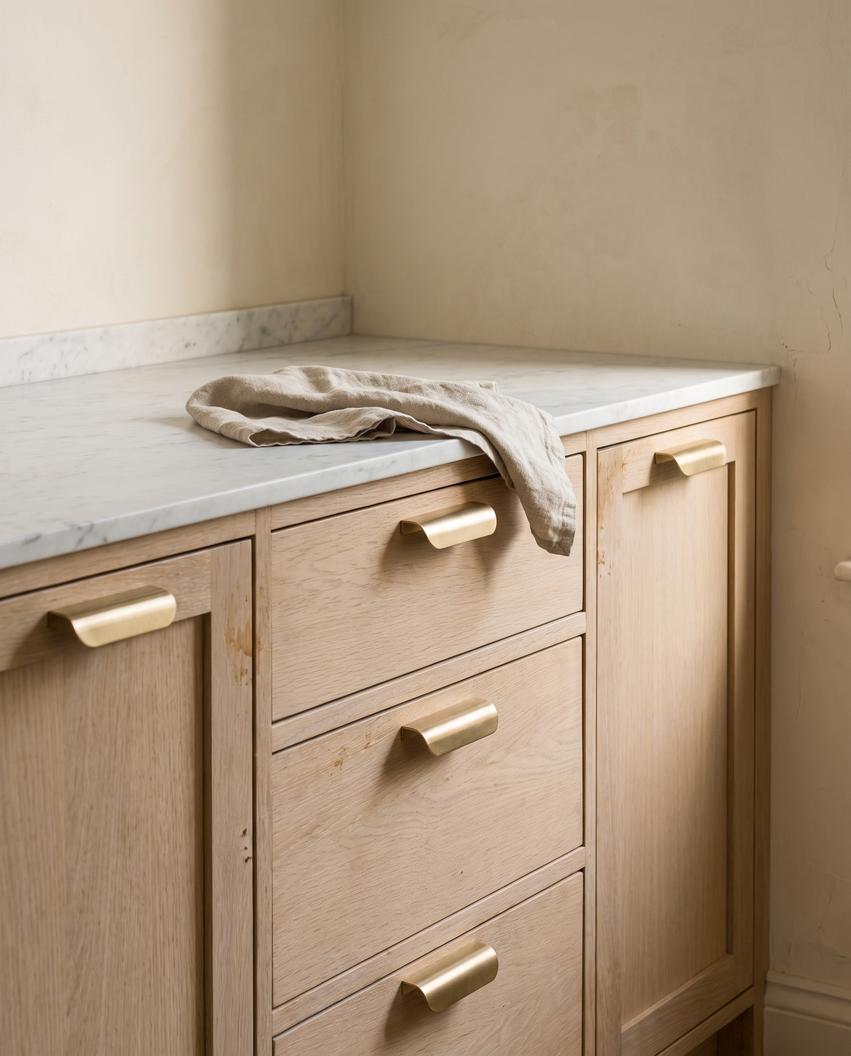 Piega 70 mm Solid Brass Curved Edge Pull