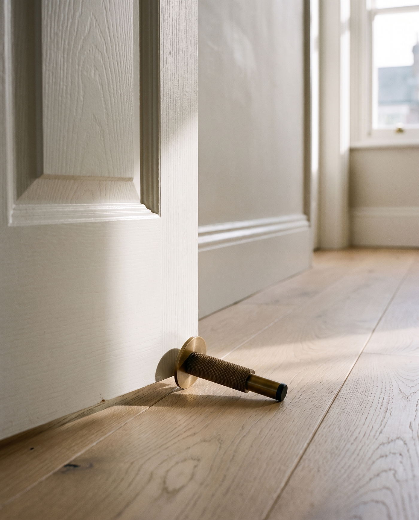 Ritmo Knurled Brass Door Stop