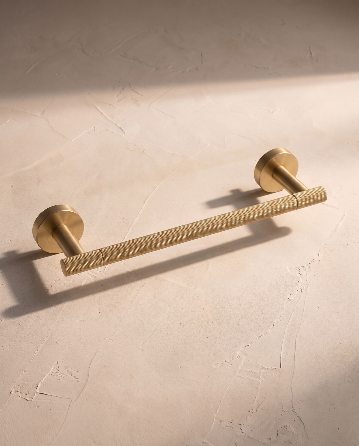 Aureo Round-Knurled Bathroom Hardware Family