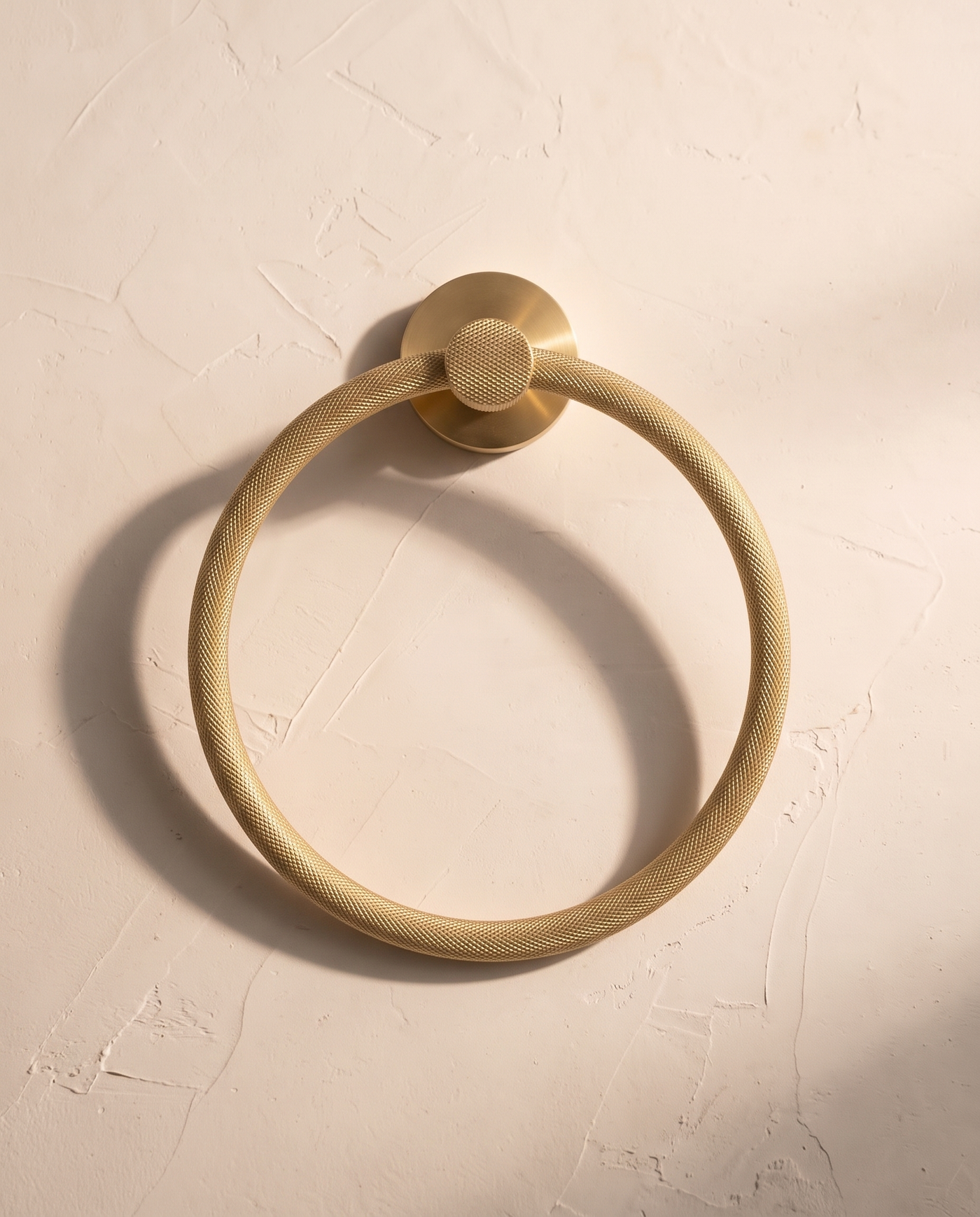Aureo Round-Knurled Bathroom Hardware Family