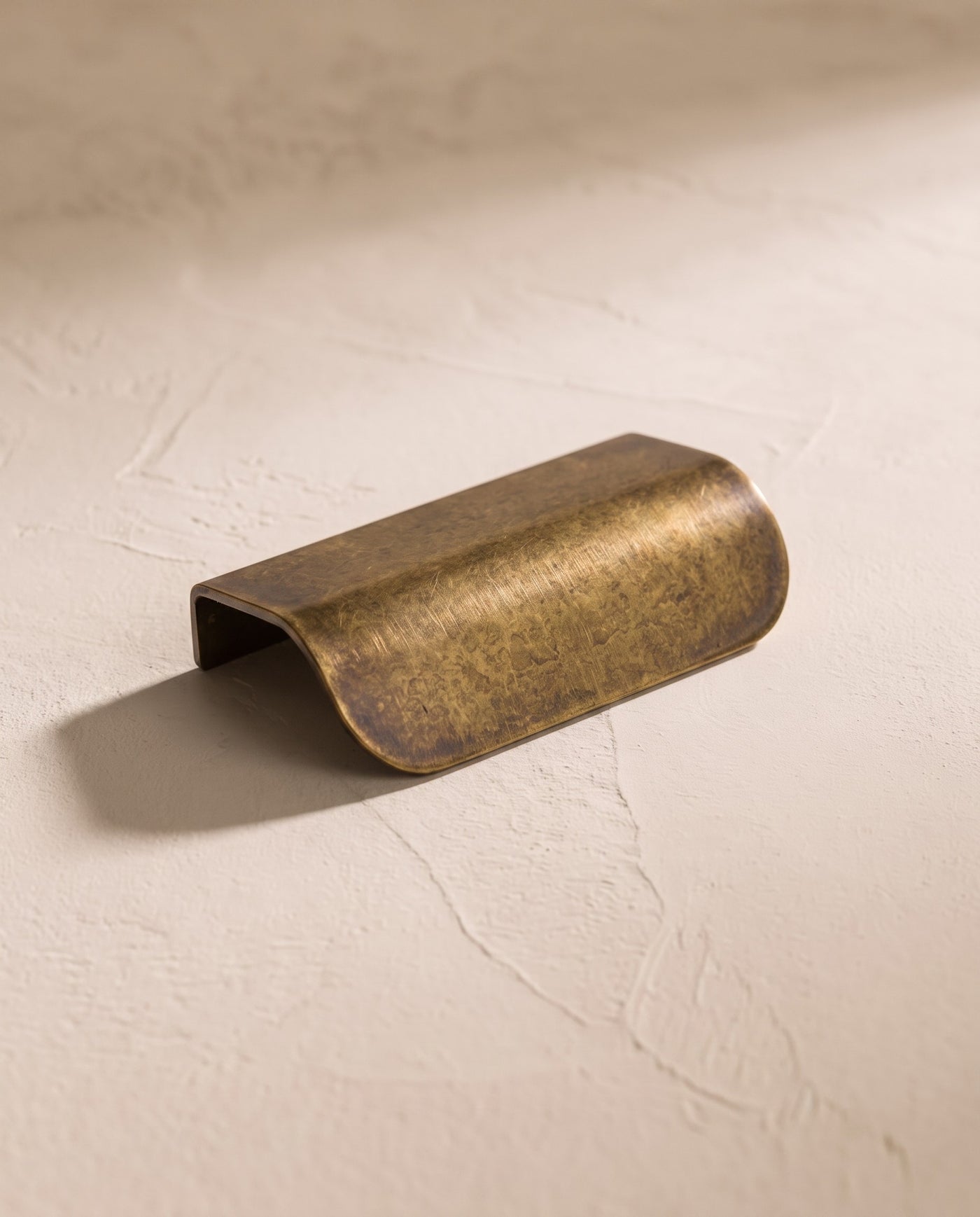 Piega 70 mm Solid Brass Curved Edge Pull