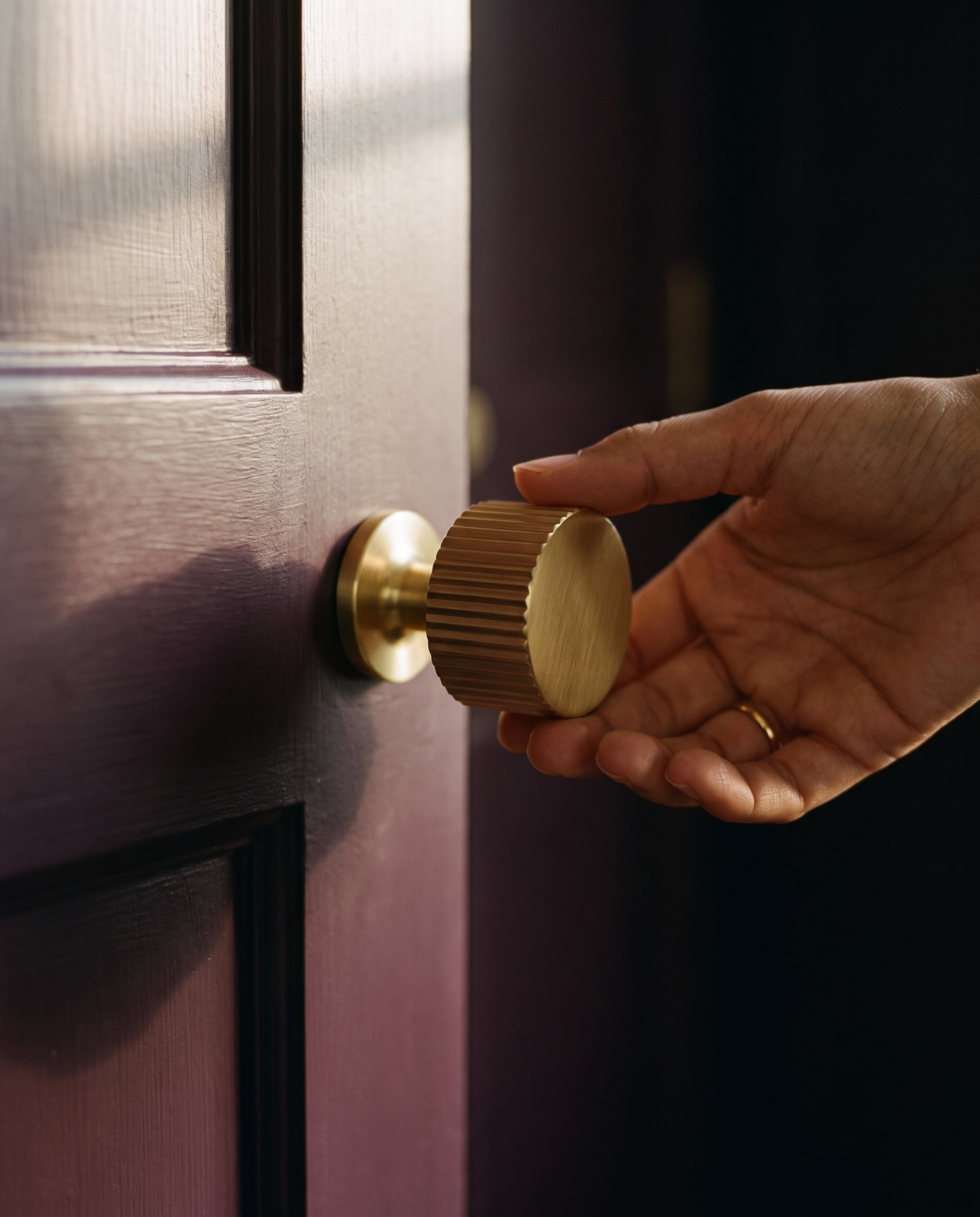Rullo Ribbed Pedestal Knob
