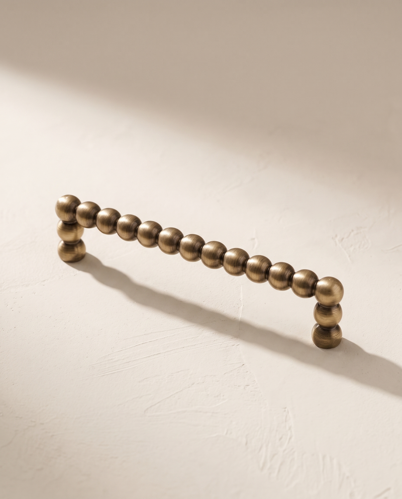 Perla Beaded Brass Pull