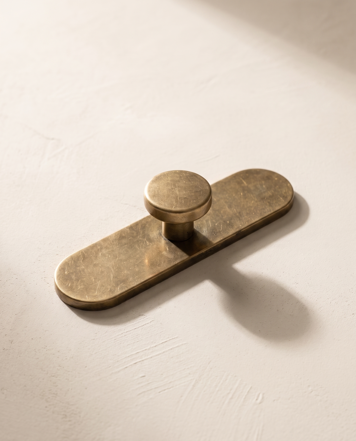 Plinto Brass Backplate