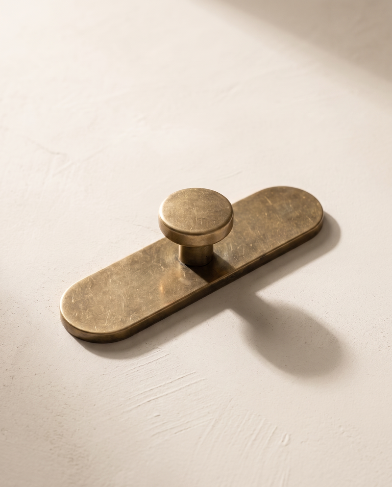 Plinto Brass Backplate