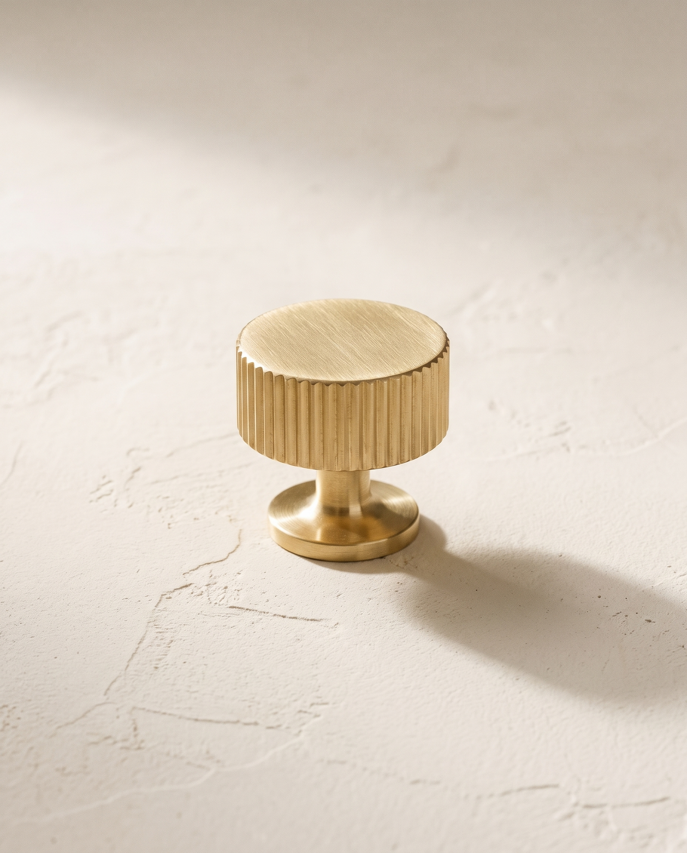 Rullo Ribbed Pedestal Knob