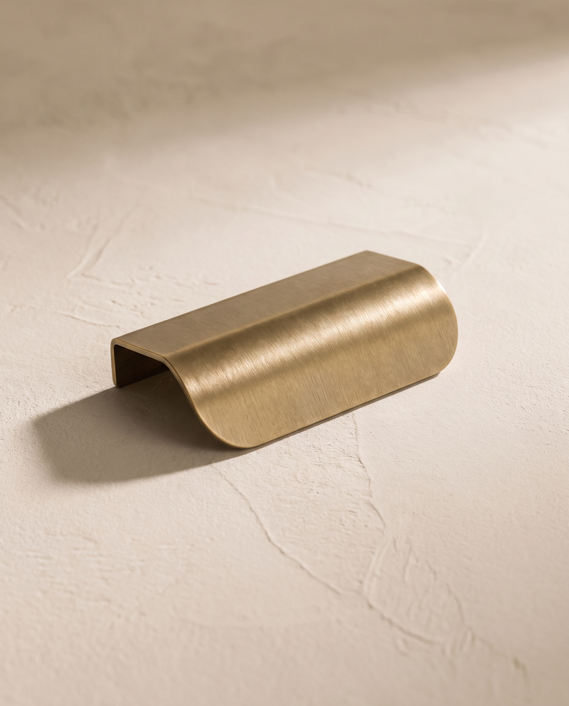 Piega 70 mm Solid Brass Curved Edge Pull