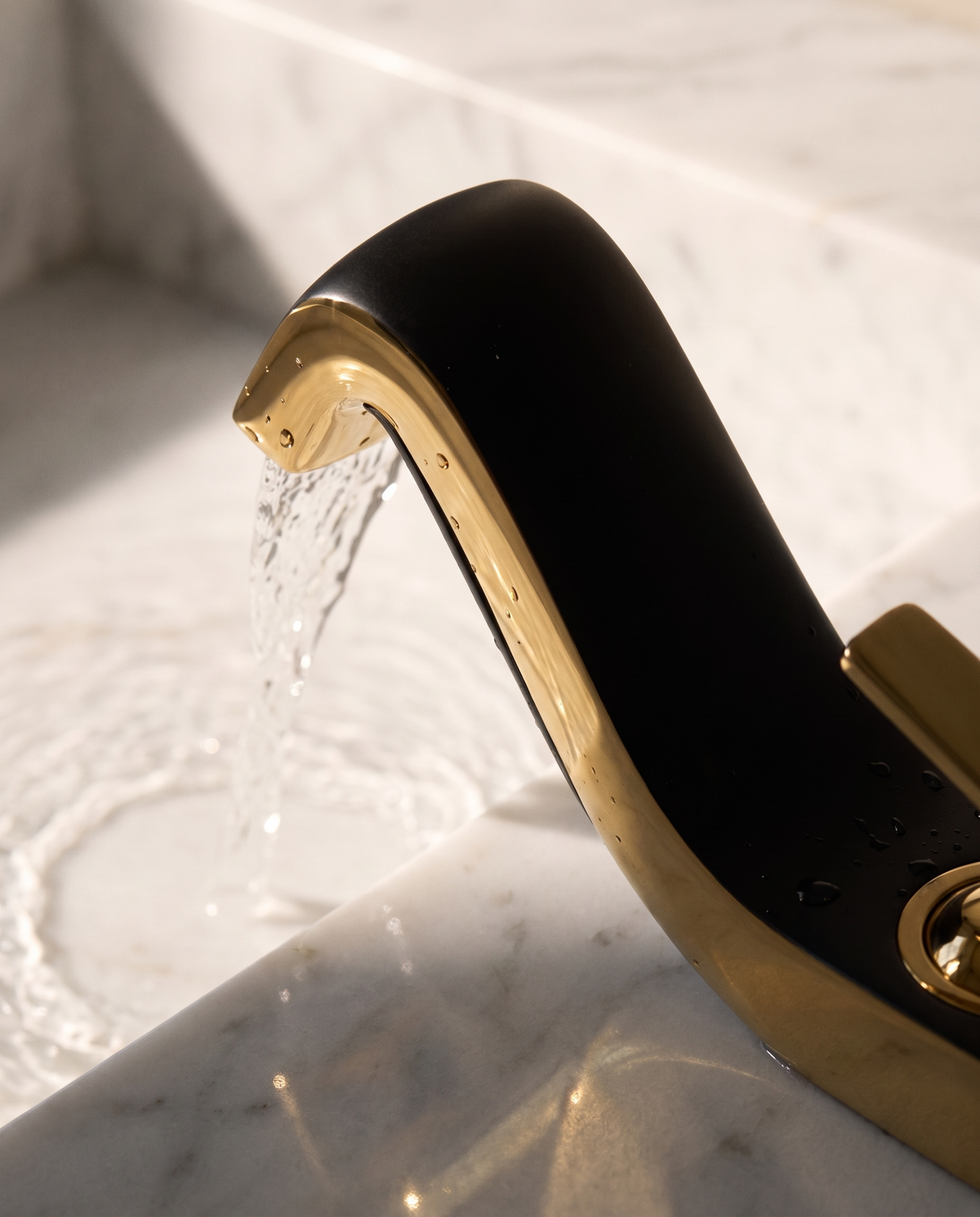Nero Sculptural Waterfall Basin Faucet