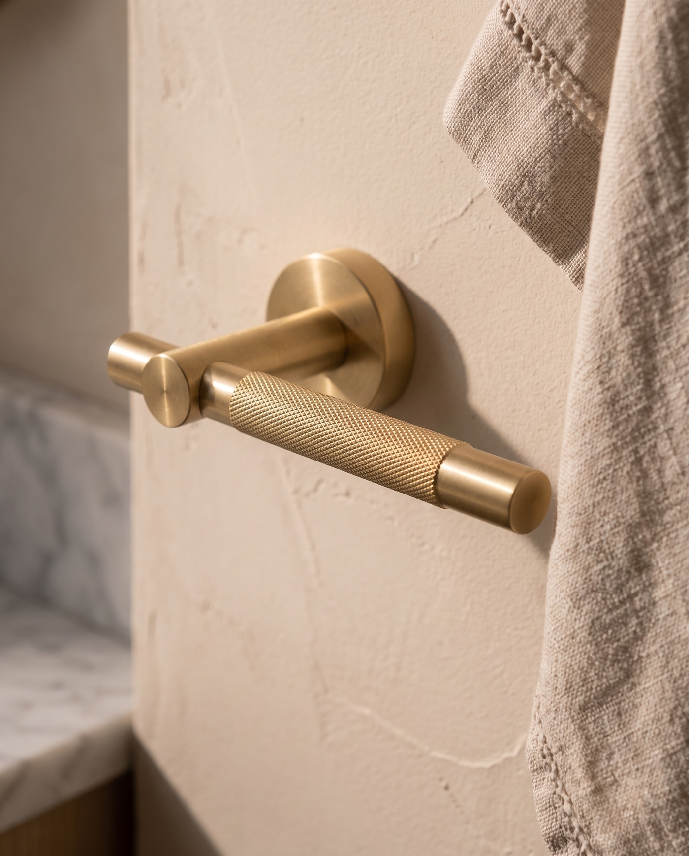 Aureo Round-Knurled Bathroom Hardware Family