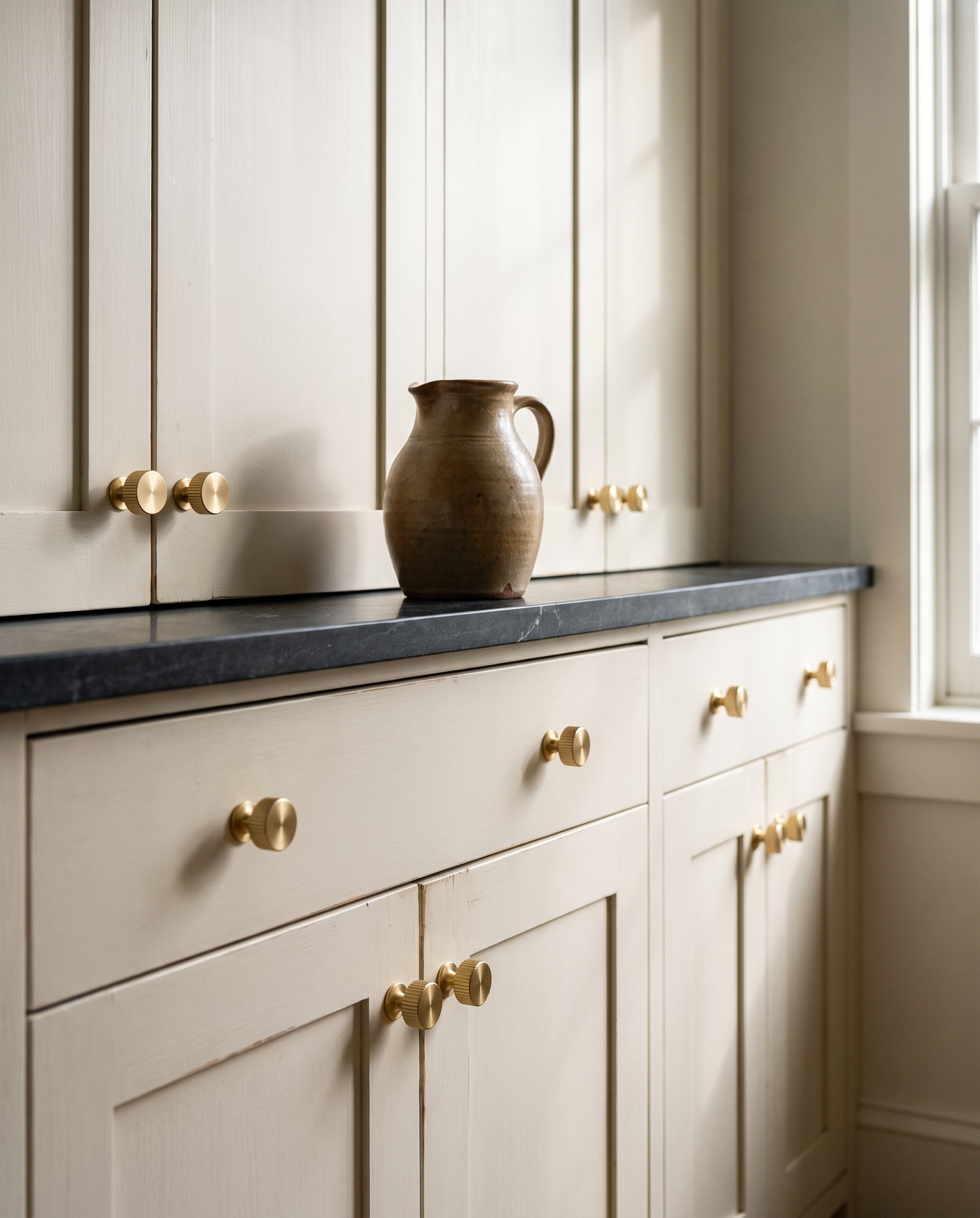 Rullo Ribbed Pedestal Knob