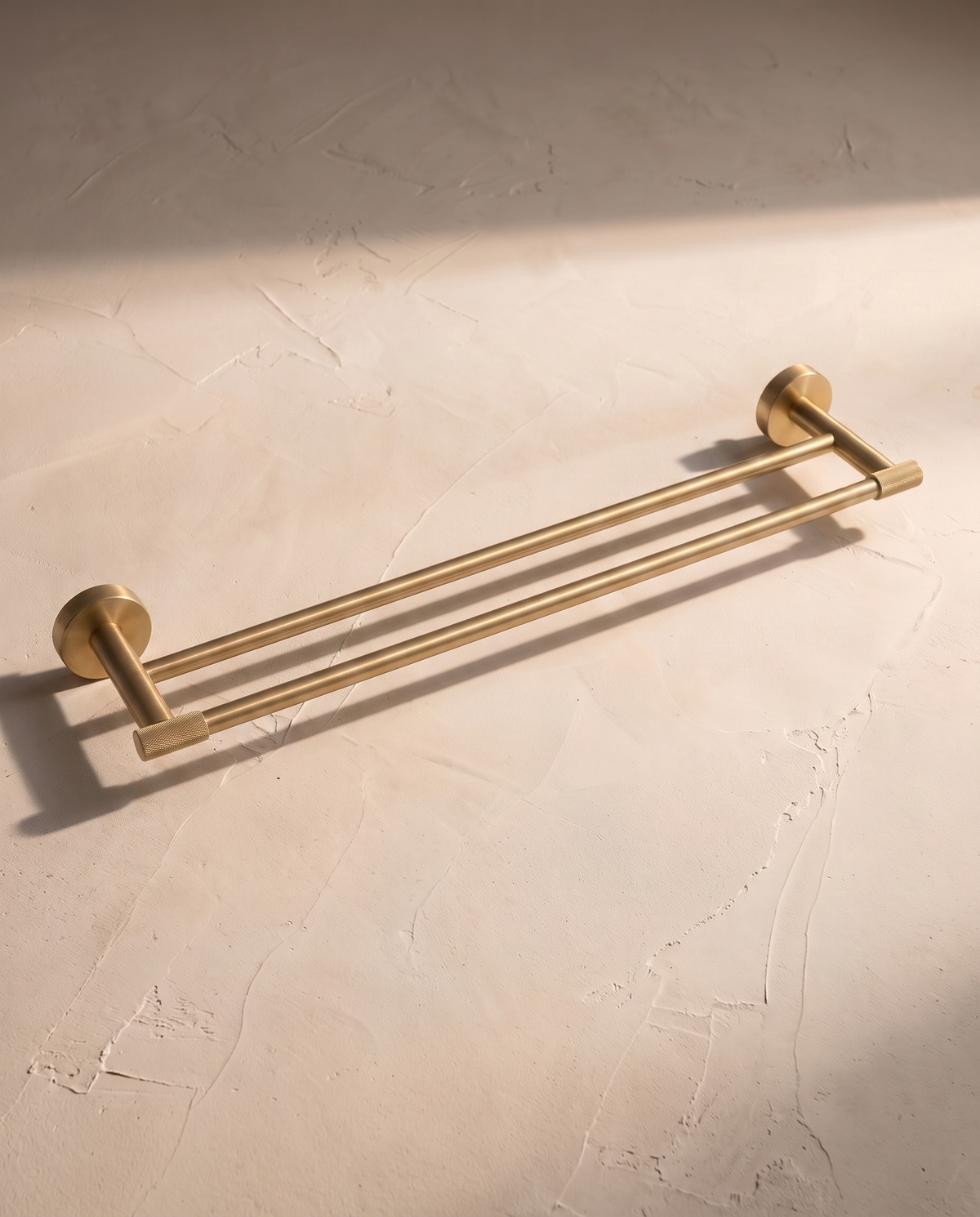 Aureo Round-Knurled Bathroom Hardware Family