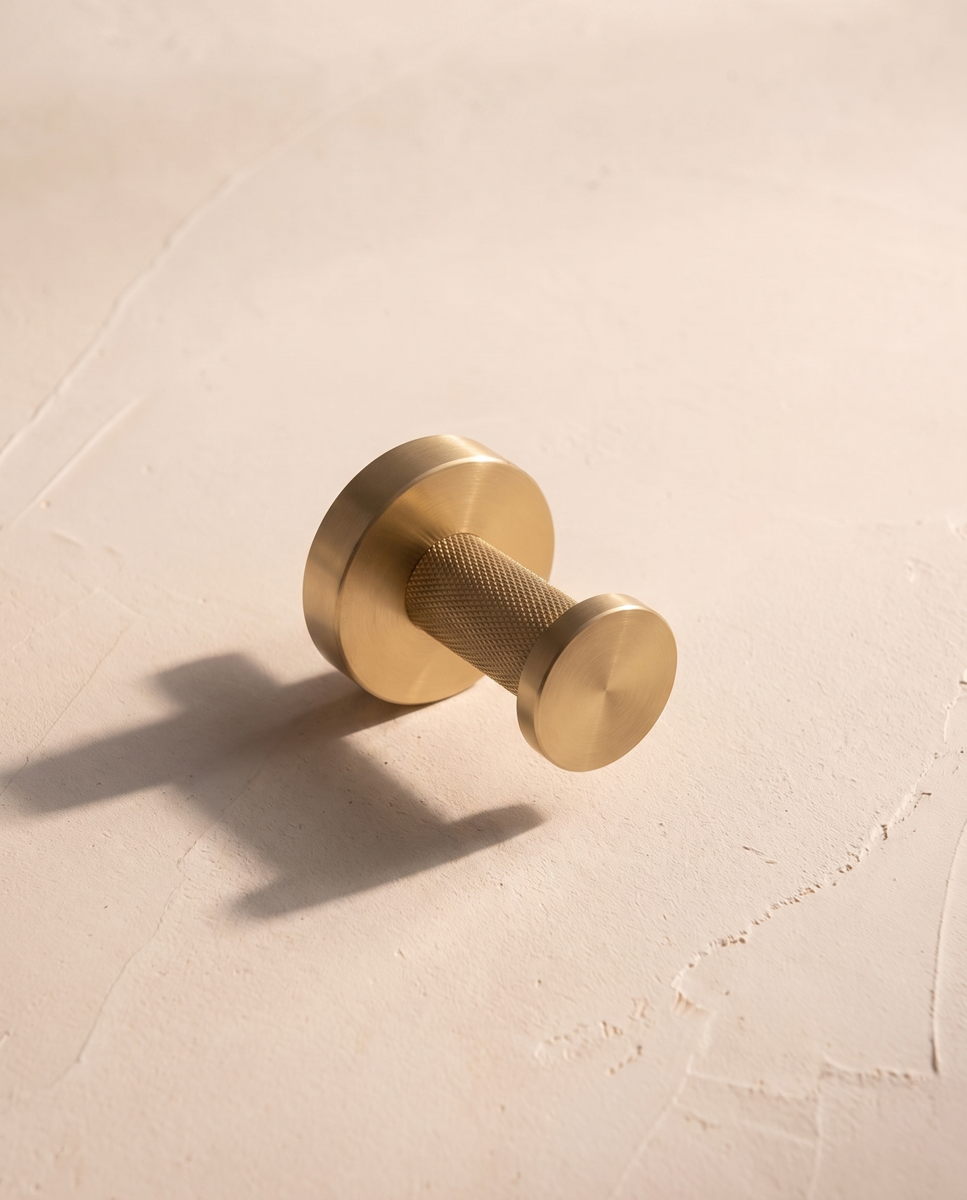 Aureo Round-Knurled Bathroom Hardware Family