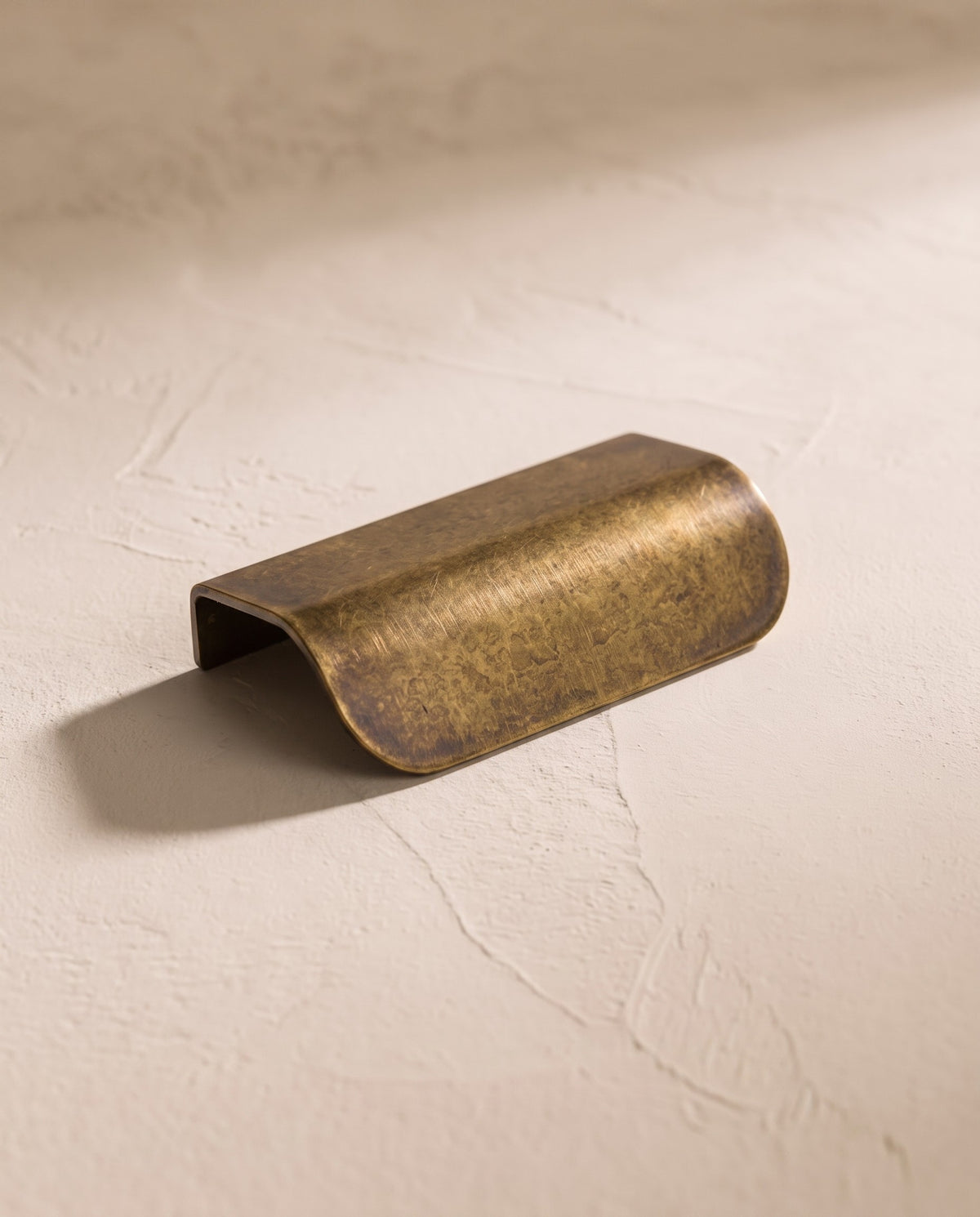 Piega 70 mm Solid Brass Curved Edge Pull