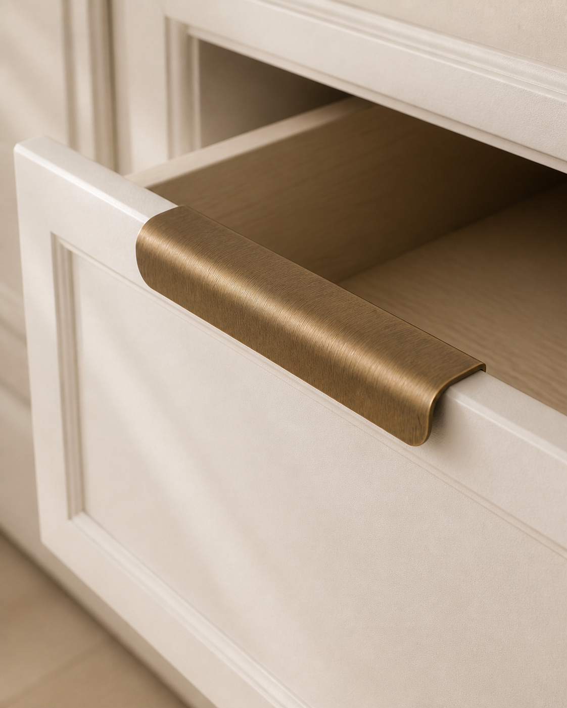 Volta Curved Solid Brass Edge Pull